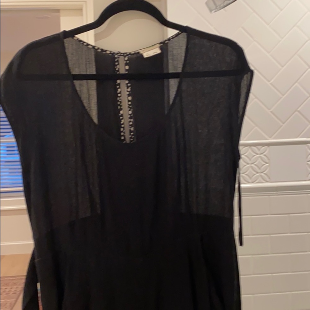 Black crepe jumper, ties, zipper and pockets.
